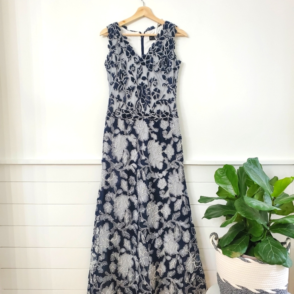 Betsy & Adam lace v-neck formal dress Navy gown
